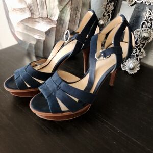 Vince Camuto. SIZE 8.5 NAVY
